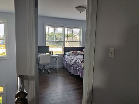 3rd image of 907 Southwood Dr