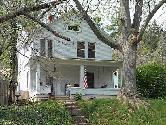 4th image of 605 Montgomery St