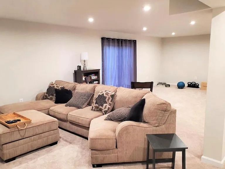885 Keswick Dr — Photo 4