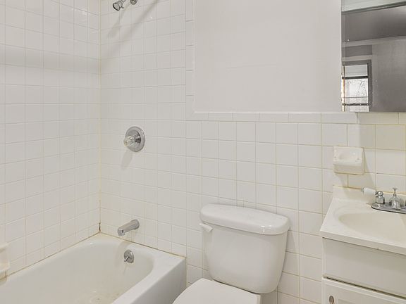 5th image of 511 E 6th St APT 4R