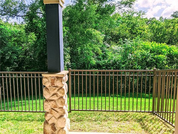 3rd image of 1481 E Old Settlers Blvd APT 1002