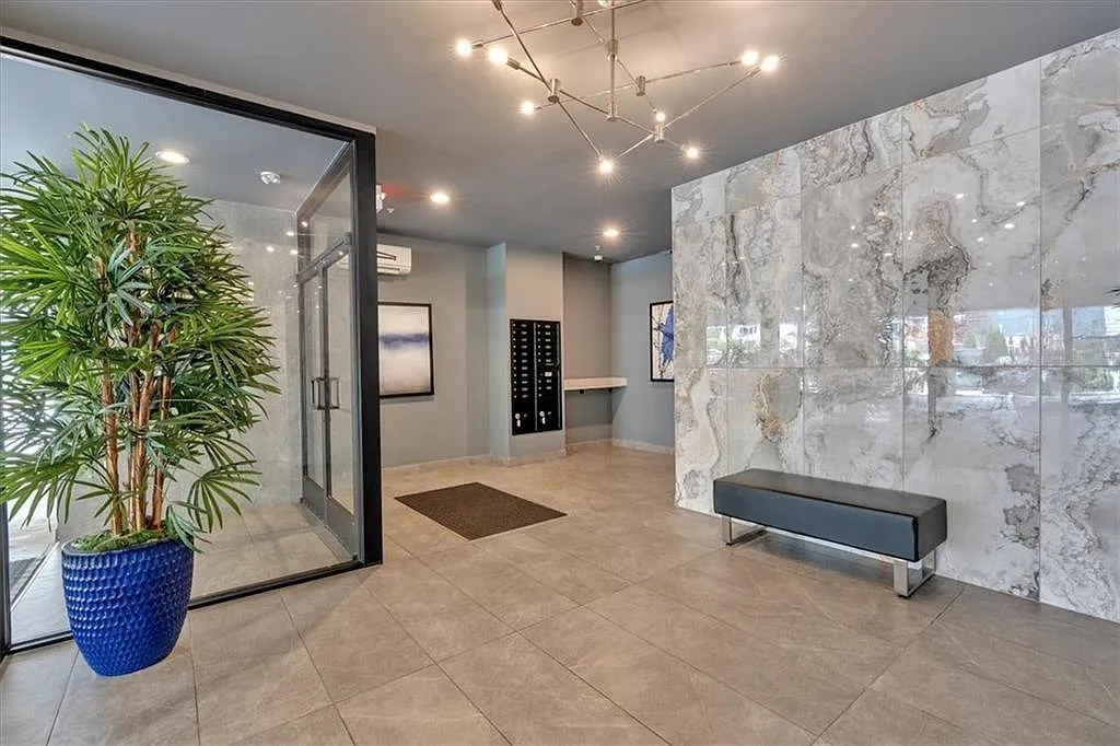2 bed, 2.0 bath, 1404 sqft, $3,200 — Photo 4