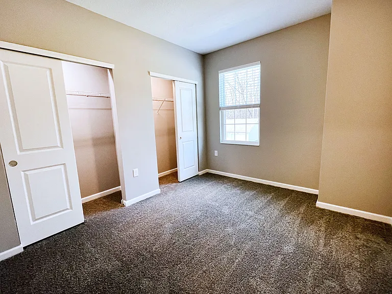 3 Bedroom Arlington Bedroom