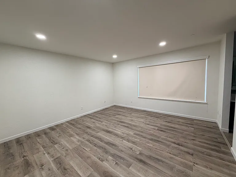 1302 Mossbrook Ct — Photo 16