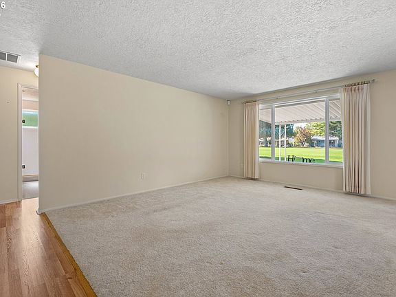 4th image of 401 S Cascade Dr