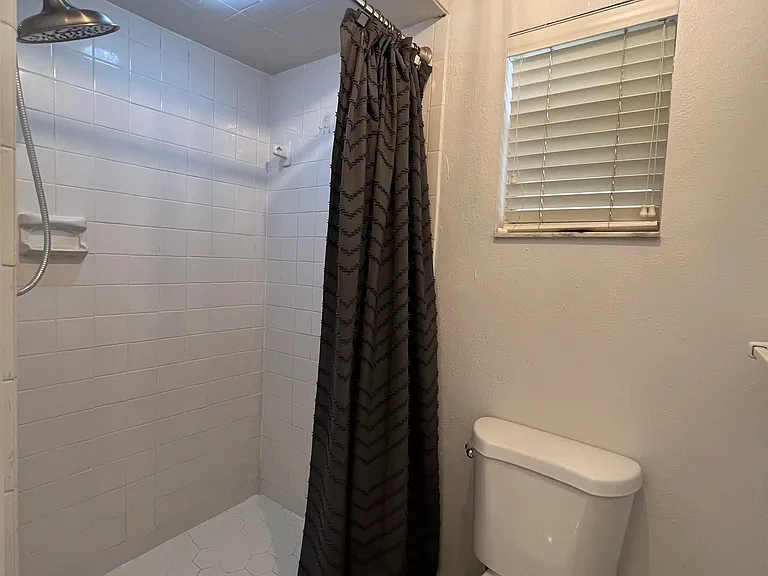 630 Queens Cir — Photo 19