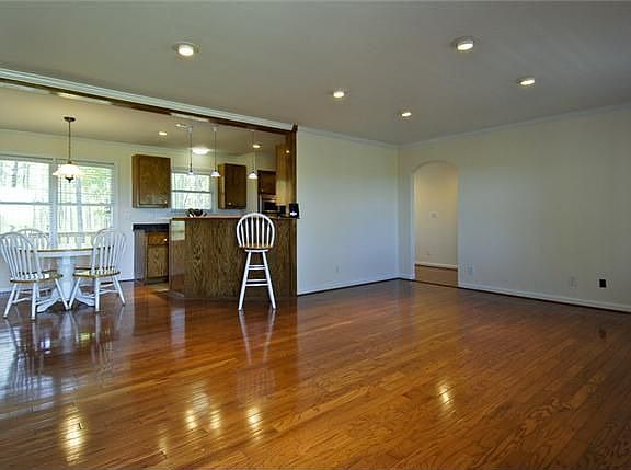 4th image of 1430 Liberty Rd