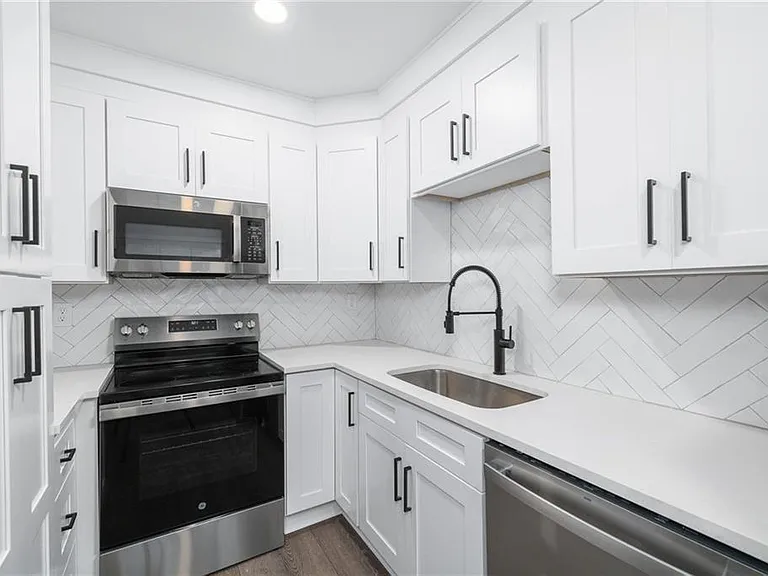896 Oakland Dr SW — Photo 7