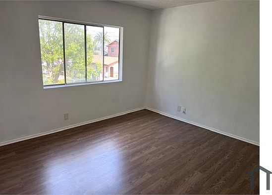 2nd image of 627 W Oliver St APT 3