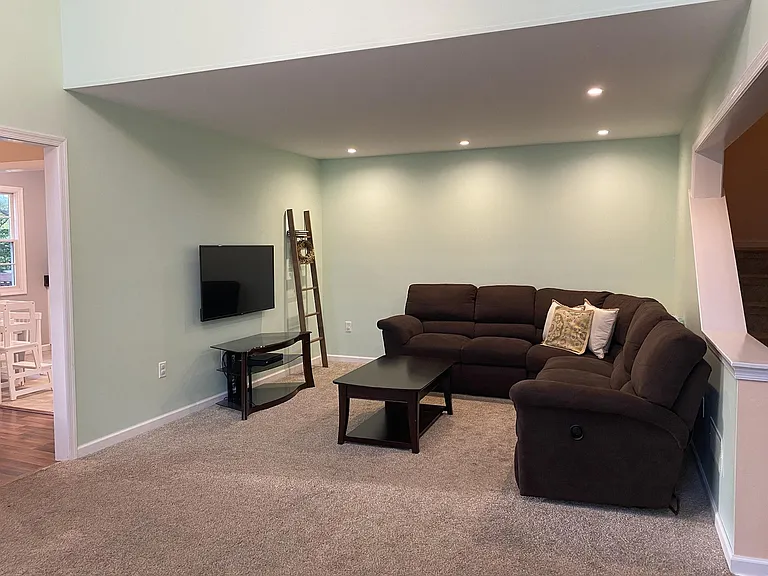 193 Jonathan Dr — Photo 4
