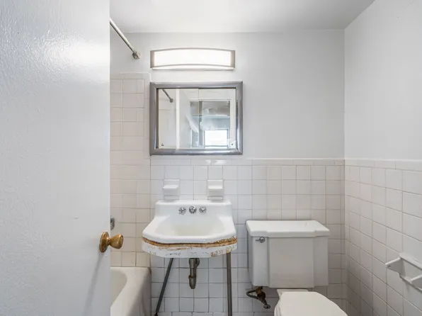 89-15 Parsons Boulevard image 13 of 17