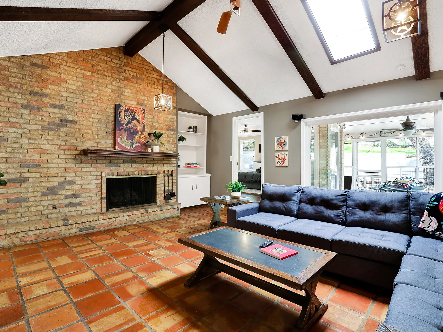 4 bed, 2398 sqft, $6,900 — Photo 4