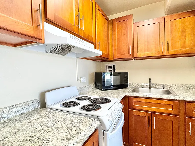 1415 Victoria St #1010 — Photo 8