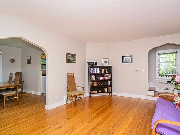 3rd image of 455 Evergreen Dr