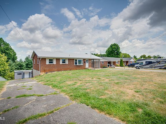 2nd image of 1702 Knoll Dr
