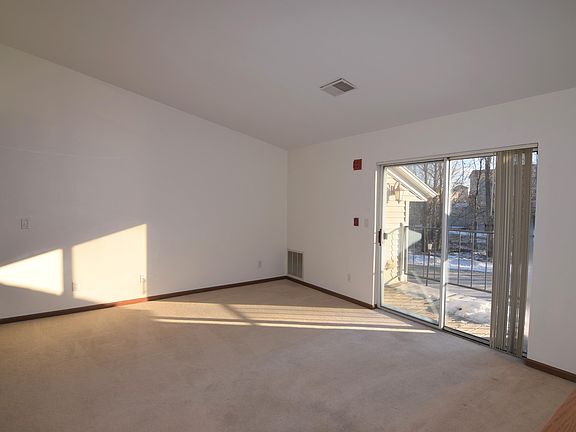5th image of N110W17098 Ashbury Ln Unit 3