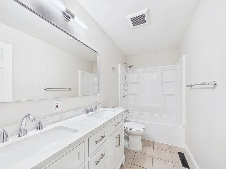 317 Cottonwood Ct — Photo 18