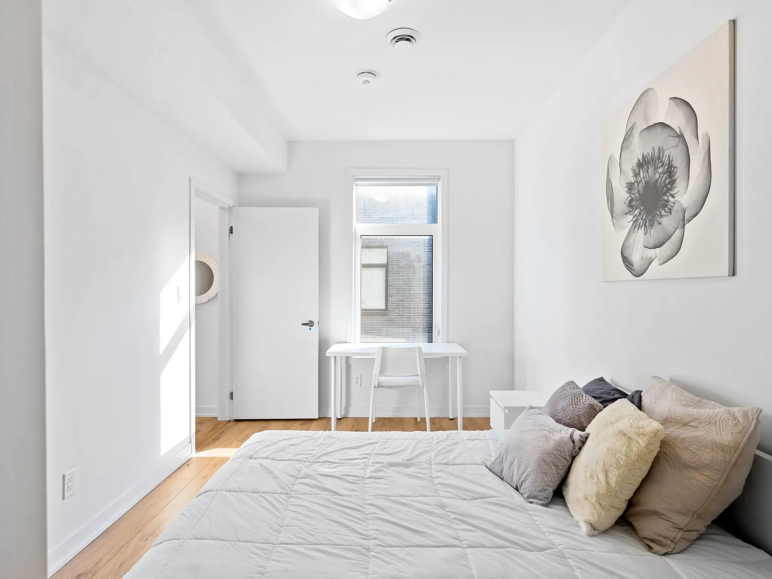 3 bed, 1400 sqft, $1,000 — Photo 3