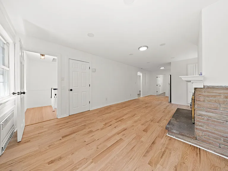 493 Beverly Rd #2 — Photo 4