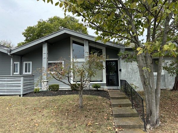 Cottage front, one level living