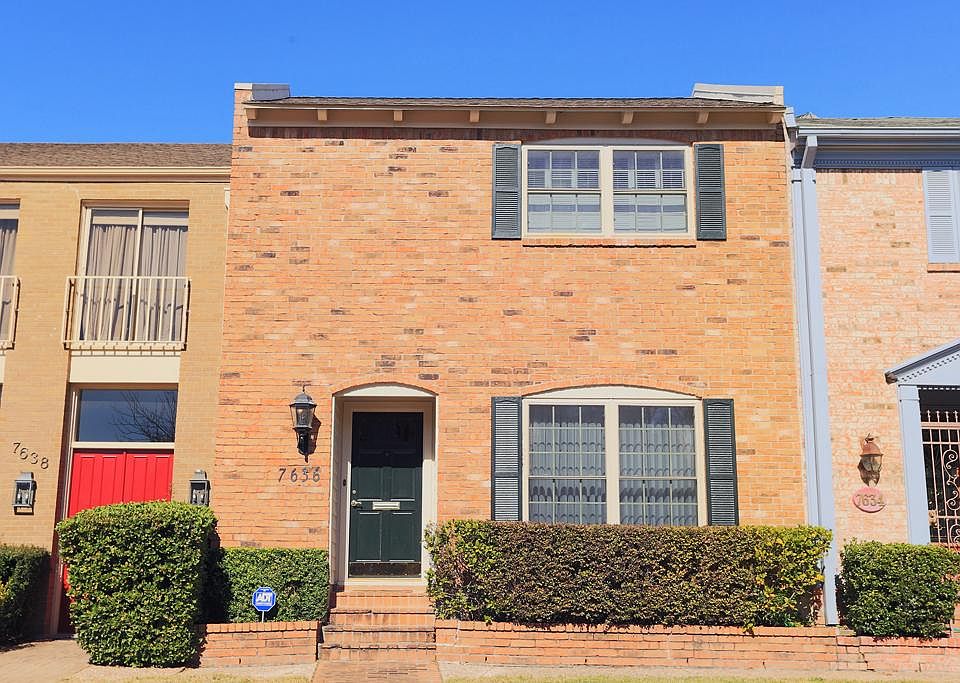 Traditional townhome in desirable Hammersmith community. Two bedrooms, study and 2.5 baths.