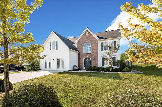 1st image of 306 White Water Dr