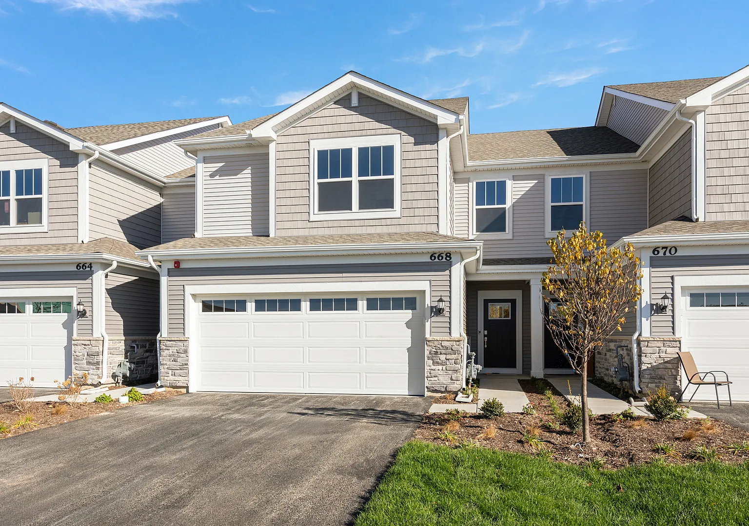 3 bed, 2.5 bath, 1840 sqft, $2,890 — Photo 1