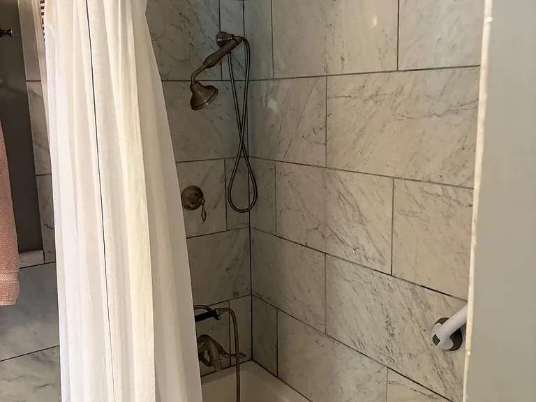 160 Devereux Dr — Photo 10
