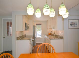 842 Cove Dr, Grantham, NH 03753