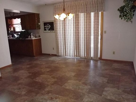 3rd image of 1212 N Elm Ave