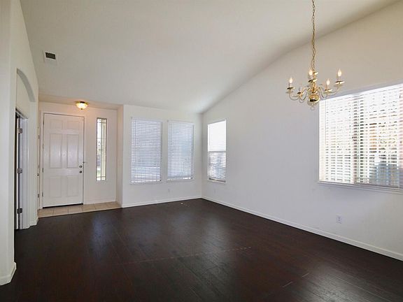 2nd image of 121 Hemford Cir