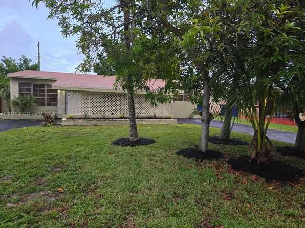 6751 Meade St, Hollywood, FL 33024