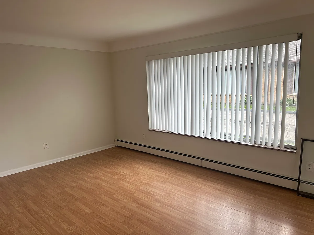 Picture window in living area - 4302 W Thirteen Mile Rd #2