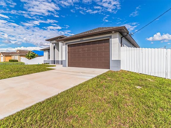 4th image of 2421 NE Juanita Pl