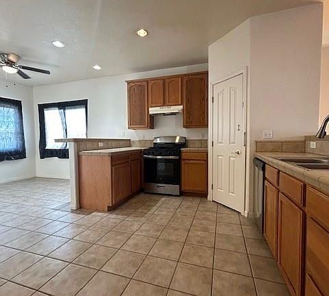 4th image of 16448 Village Dr