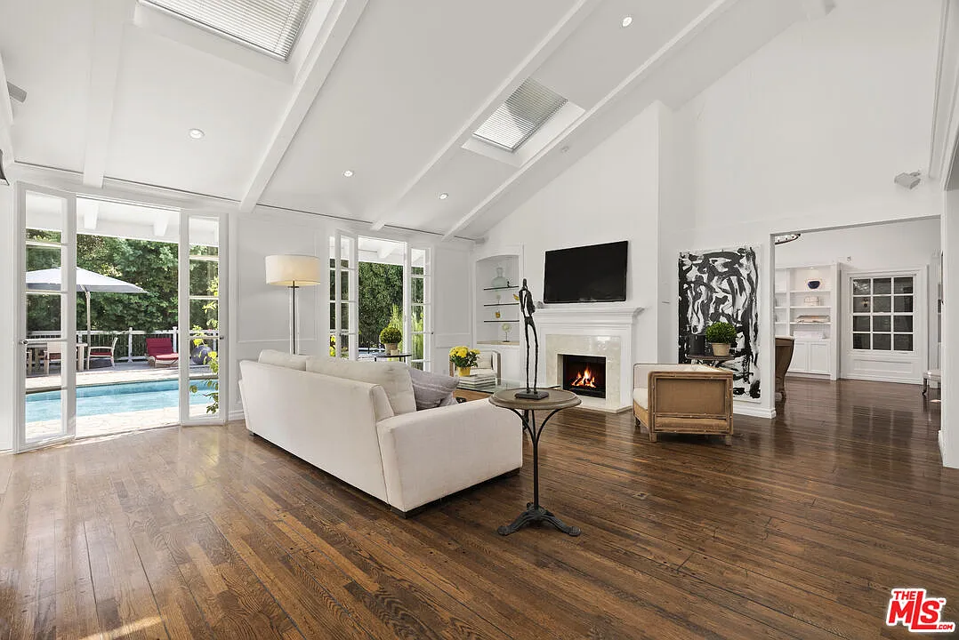 3 bed, 3.0 bath, 3185 sqft, $16,000 — Photo 1