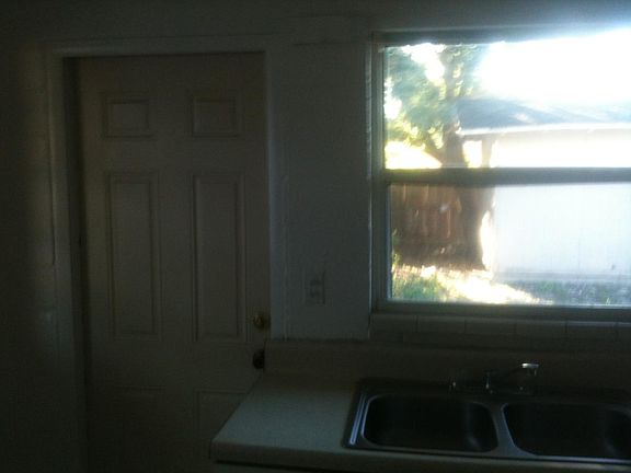4th image of 712 Georgia St APT 1