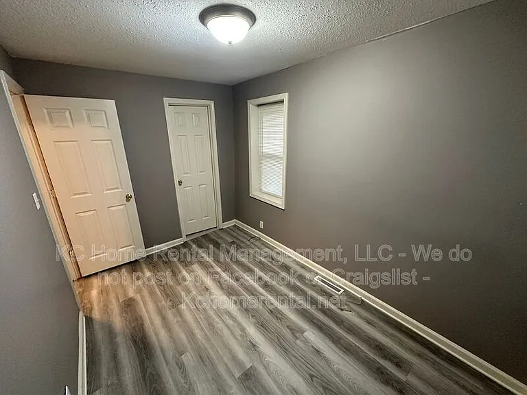 1110 W 41st Ter #1W — Photo 16