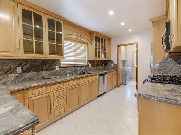 13811 Valerio St, Van Nuys, CA 91405