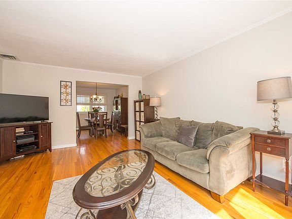 4th image of 186 Tredwell Ave