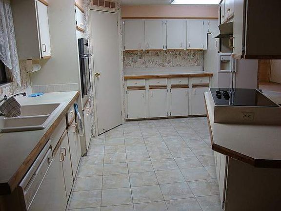 3rd image of 825 Citrus Tree Dr