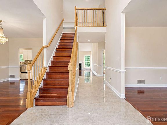4th image of 4 Sequoia Dr