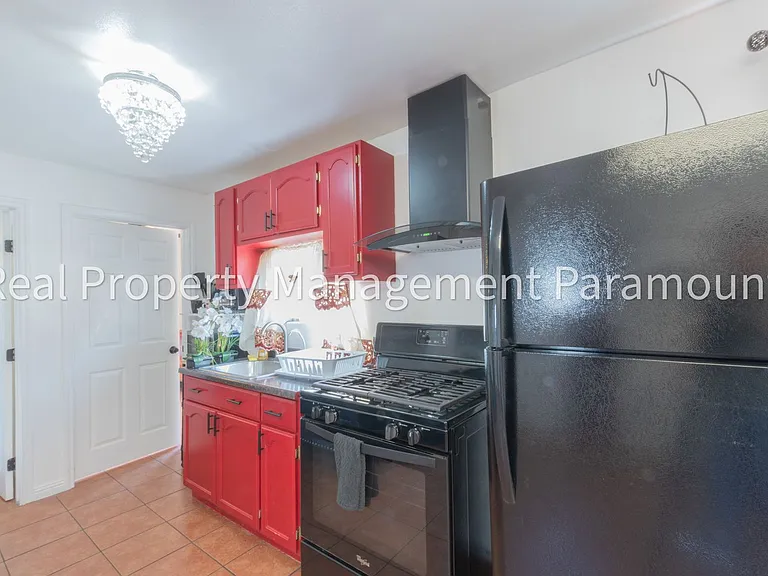 1362 E 61st Street — Photo 21
