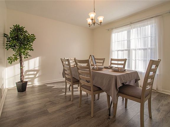 5th image of 239 Rose Ct N