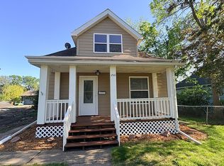 206 8th St, Brookings, SD 57006