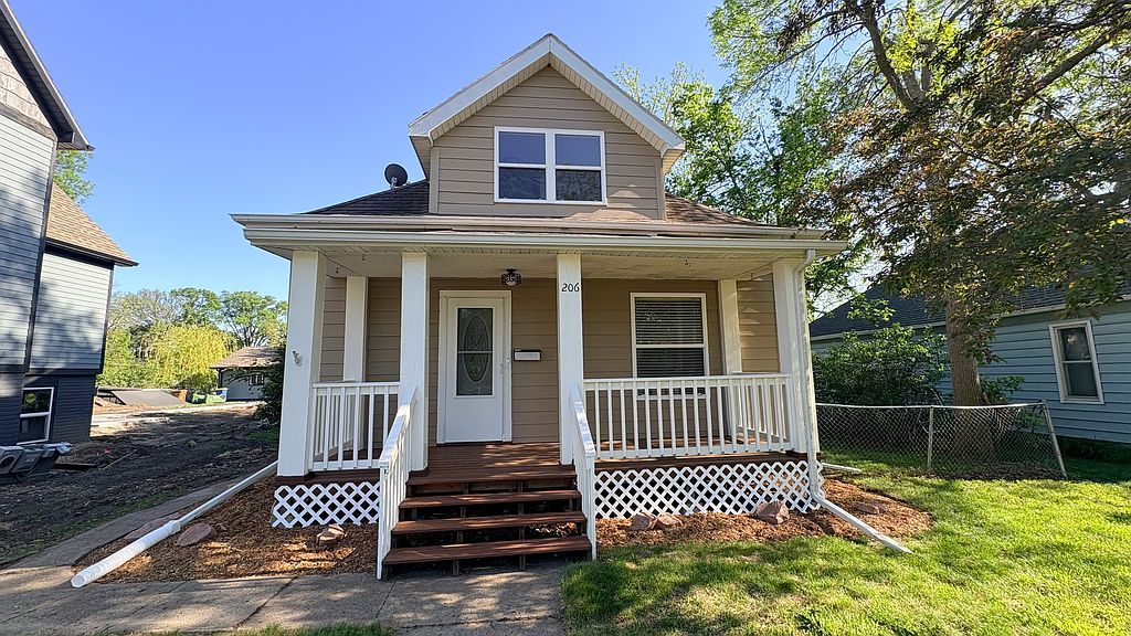 206 8th St - Property Image