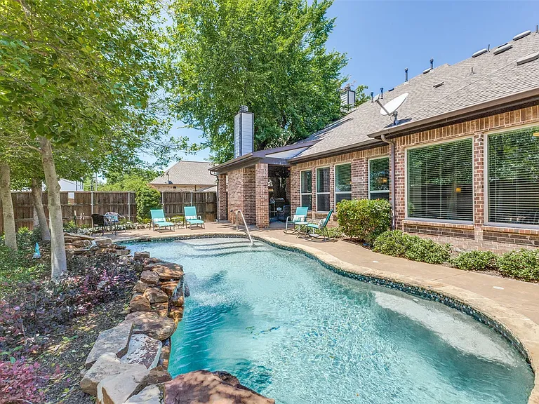 4008 N Cresthaven Rd — Photo 2