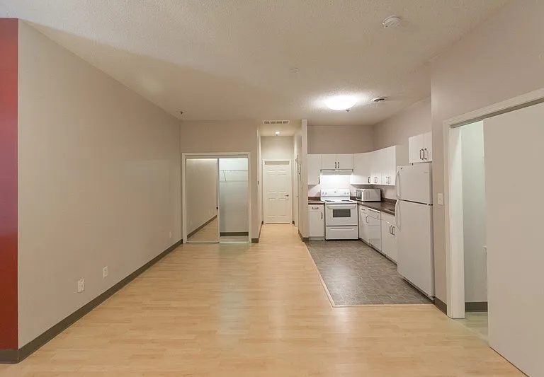 Tenth & College Apartments — Photo 31