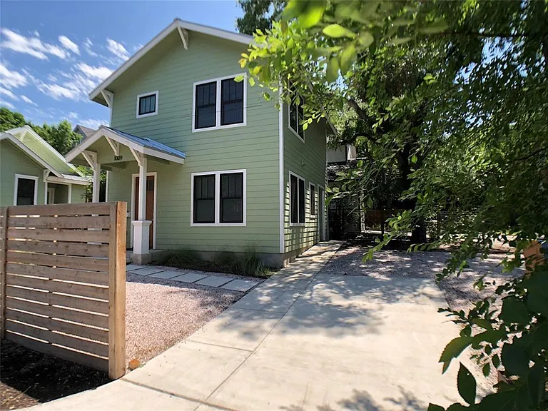 1009 Woodland Ave — Photo 1