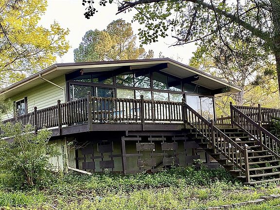 2nd image of 2001 Lakeshore Dr